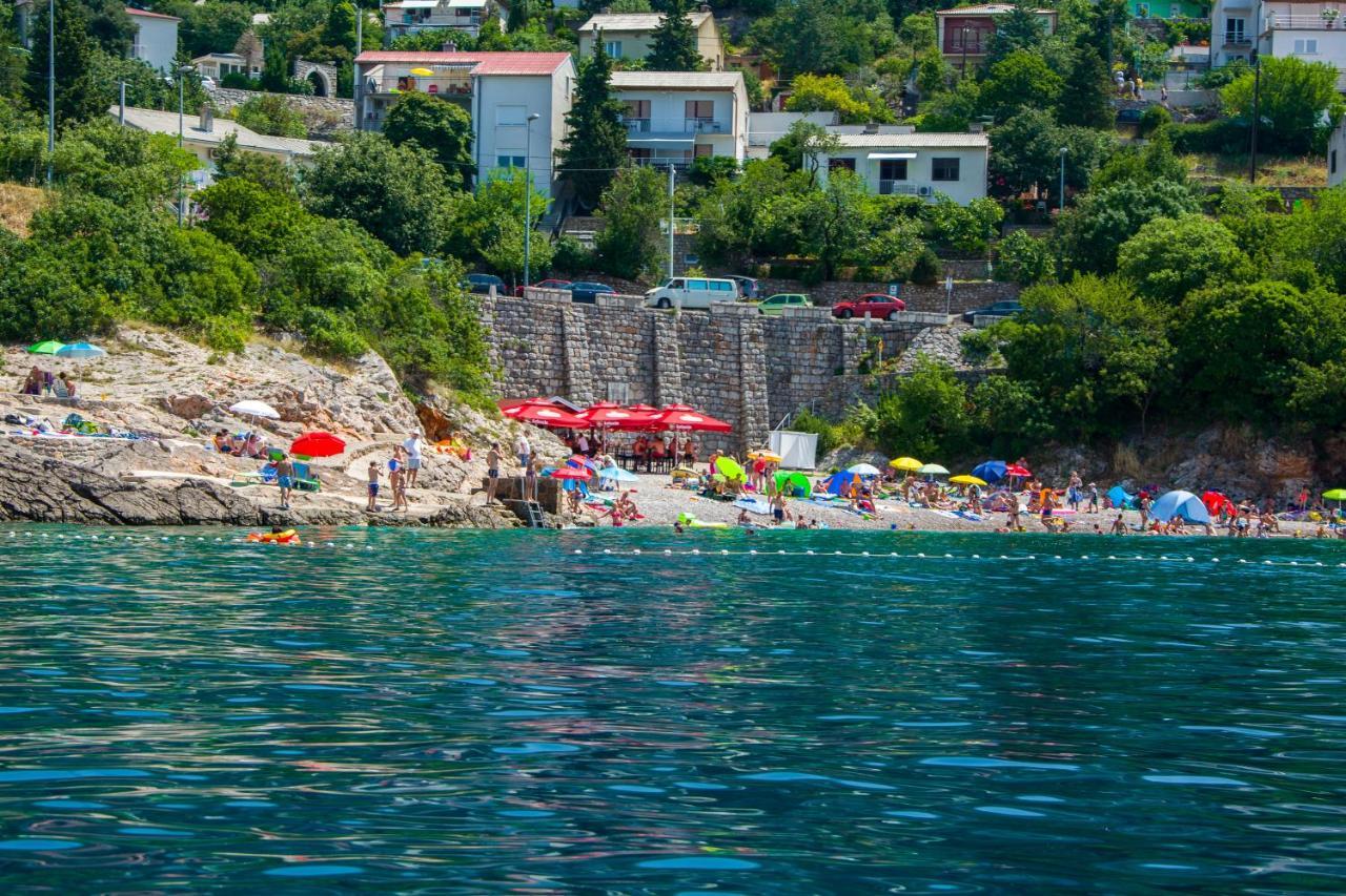Apartments By The Beach Adela Senj Senj  Luaran gambar