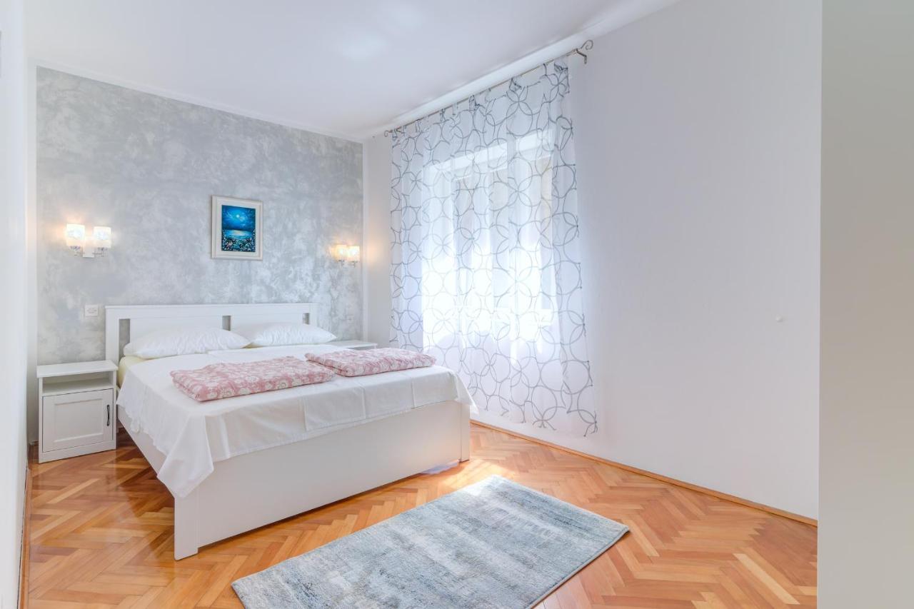 Apartments By The Beach Adela Senj Senj  Luaran gambar