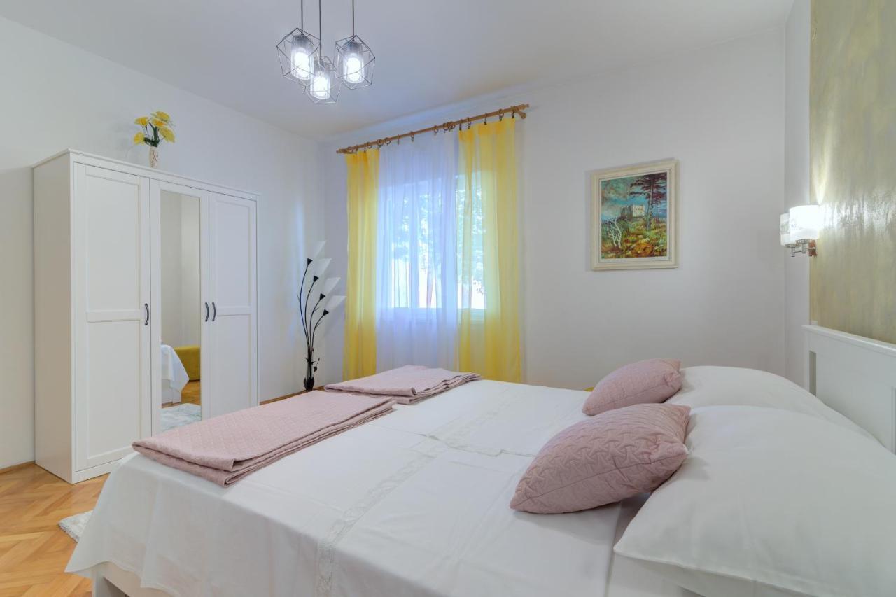 Apartments By The Beach Adela Senj Senj  Luaran gambar