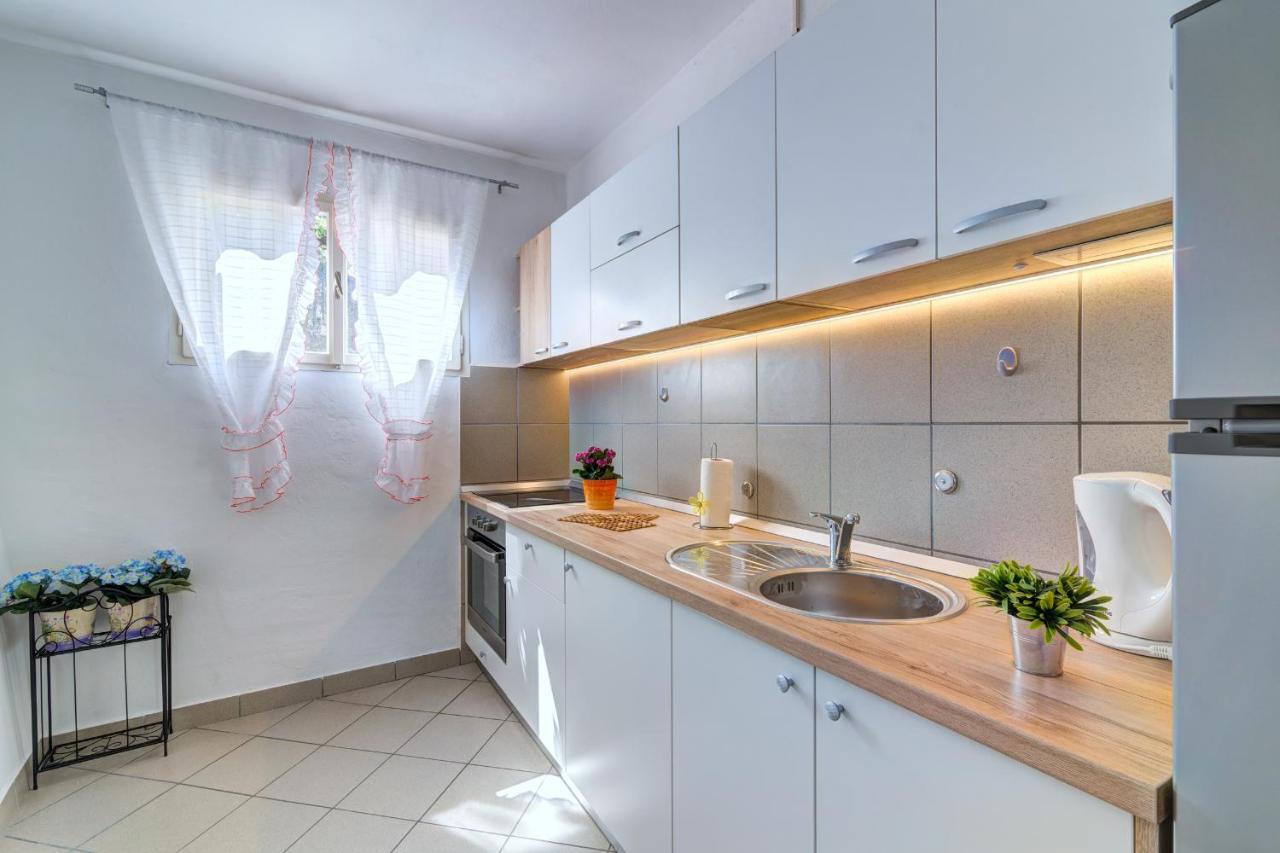 Apartments By The Beach Adela Senj Senj  Luaran gambar