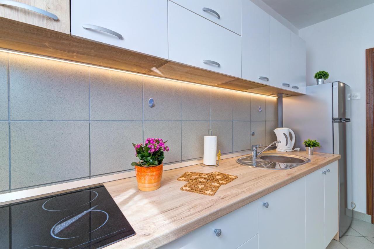 Apartments By The Beach Adela Senj Senj  Luaran gambar