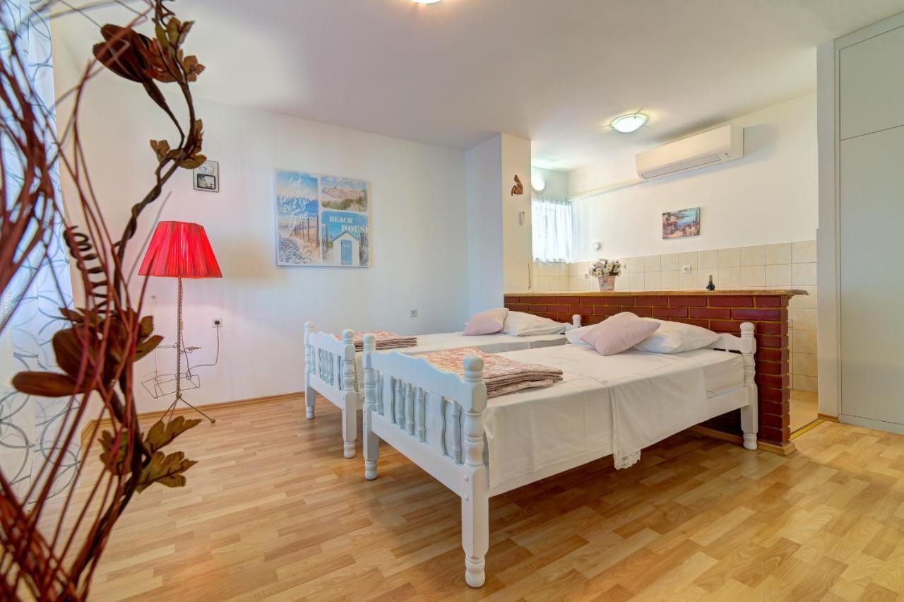 Apartments By The Beach Adela Senj Senj  Luaran gambar