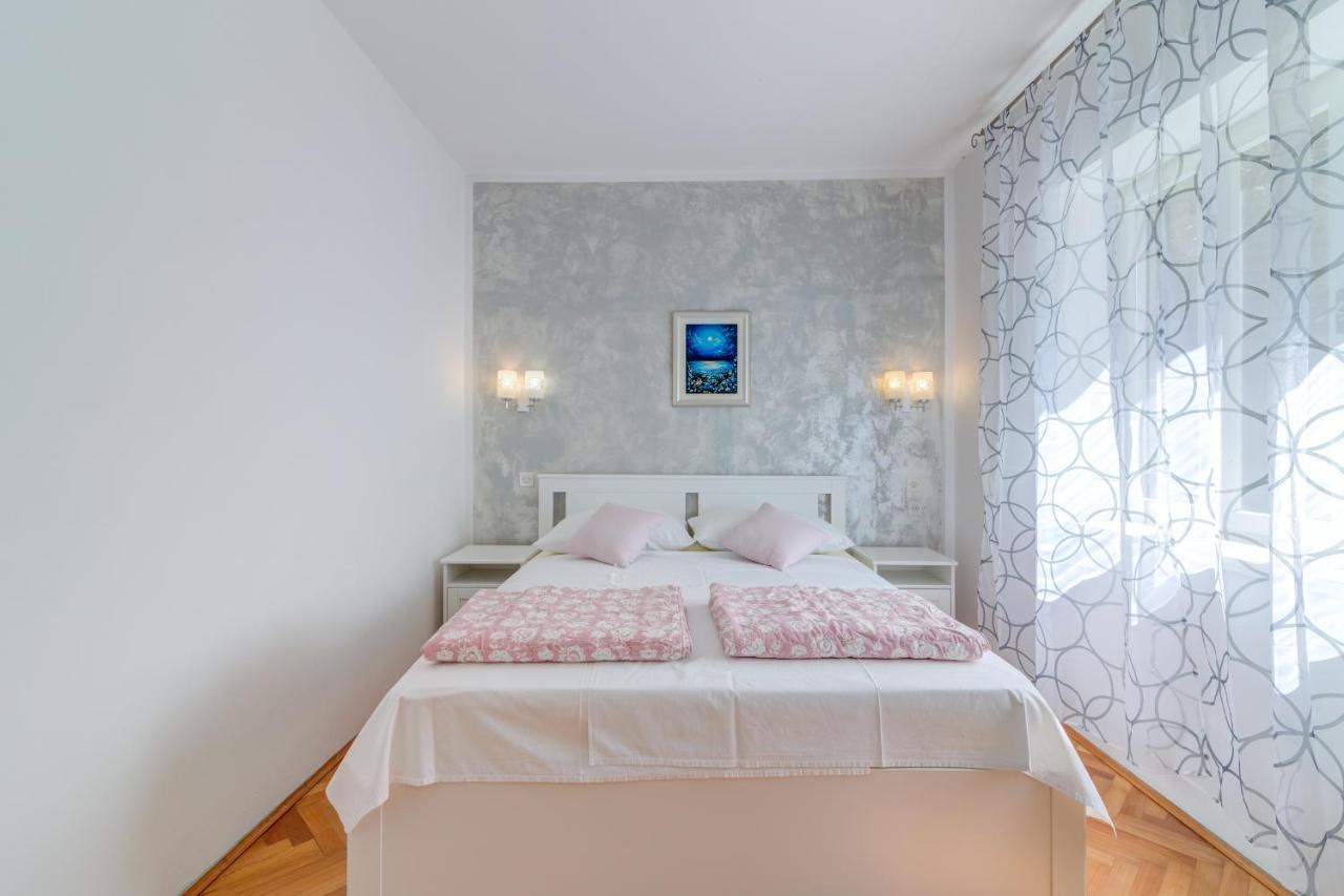 Apartments By The Beach Adela Senj Senj  Luaran gambar