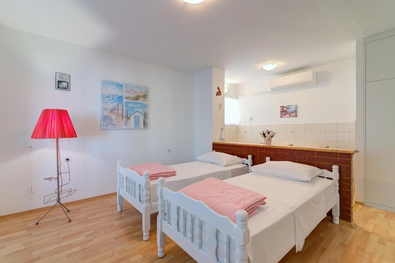 Apartments By The Beach Adela Senj Senj  Luaran gambar