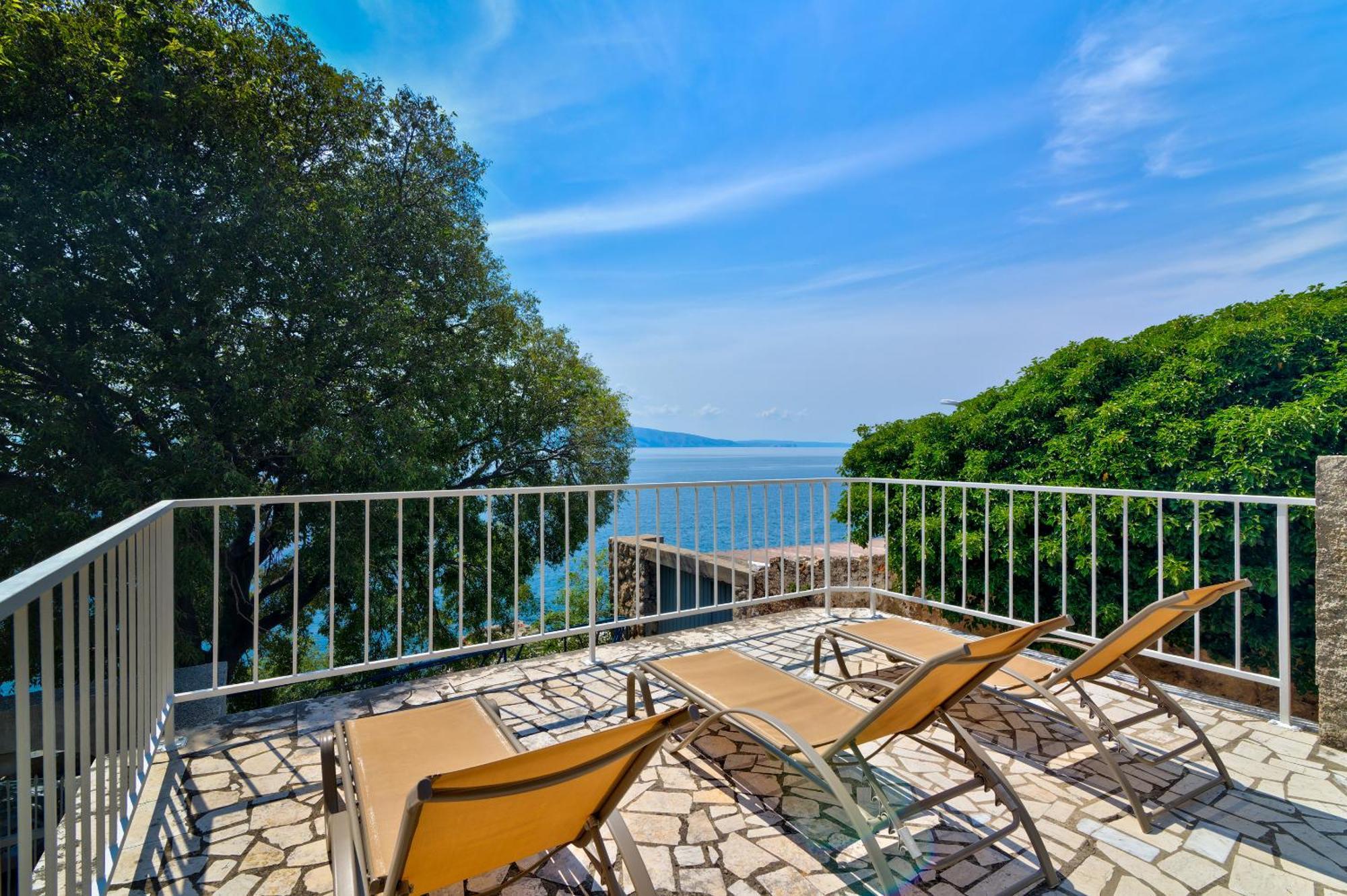 Apartments By The Beach Adela Senj Senj  Luaran gambar